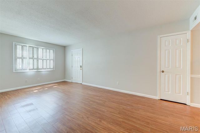 9039 W Swan Circle, Brentwood, MO 63144