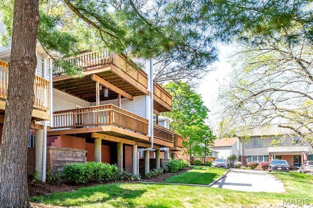 9039 W Swan Circle, Brentwood, MO 63144