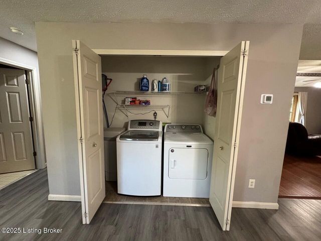 306 Valley View Dr, Radcliff, KY 40160