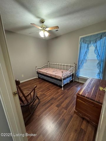 306 Valley View Dr, Radcliff, KY 40160