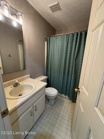 306 Valley View Dr, Radcliff, KY 40160