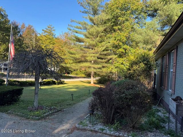 306 Valley View Dr, Radcliff, KY 40160