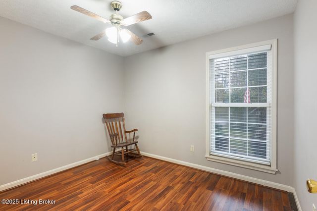 306 Valley View Dr, Radcliff, KY 40160