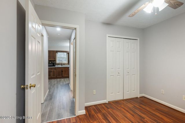 306 Valley View Dr, Radcliff, KY 40160