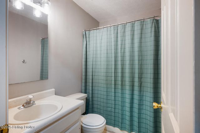 306 Valley View Dr, Radcliff, KY 40160