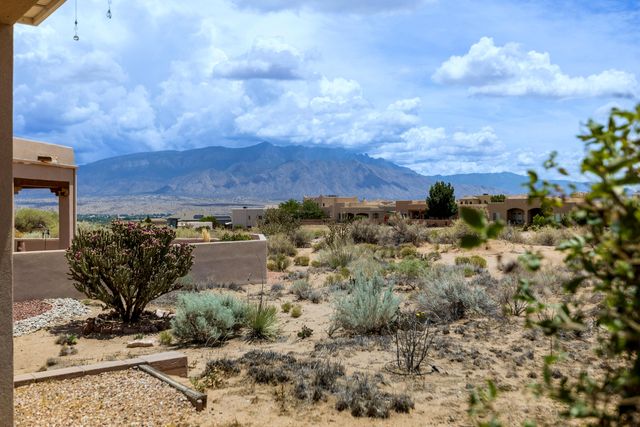6814 Oersted Road NE, Rio Rancho, NM 87144