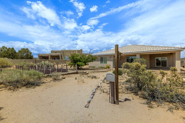 6814 Oersted Road NE, Rio Rancho, NM 87144