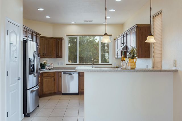 6814 Oersted Road NE, Rio Rancho, NM 87144