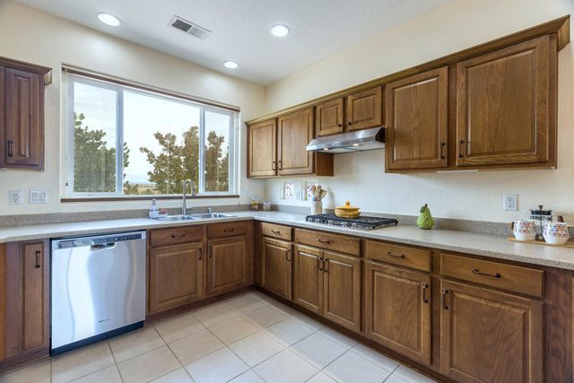 6814 Oersted Road NE, Rio Rancho, NM 87144