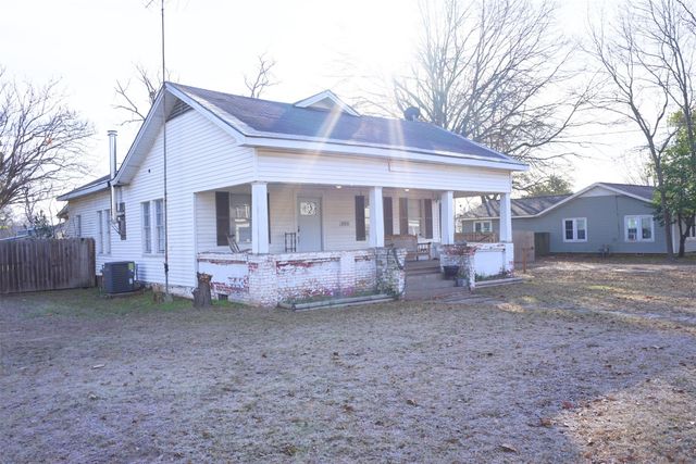 521 N Montgomery Street, Gilmer, TX 75644