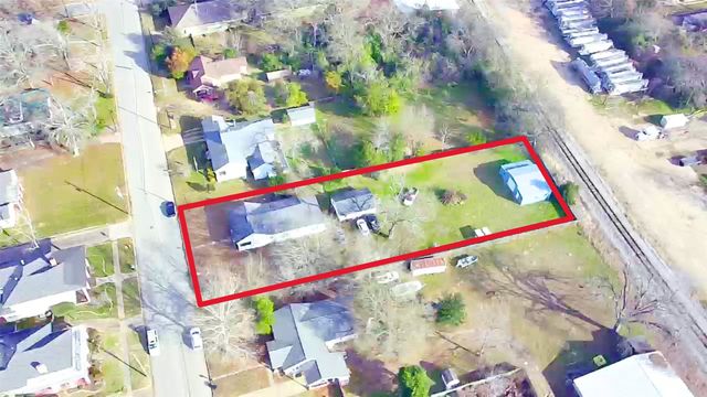 521 N Montgomery Street, Gilmer, TX 75644