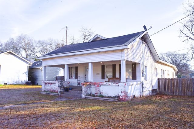 521 N Montgomery Street, Gilmer, TX 75644