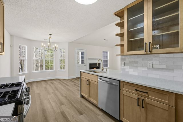 6604 Chesepeake Trail, Rex, GA 30273