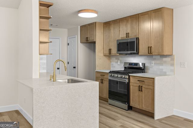 6604 Chesepeake Trail, Rex, GA 30273