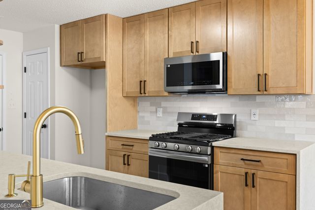 6604 Chesepeake Trail, Rex, GA 30273