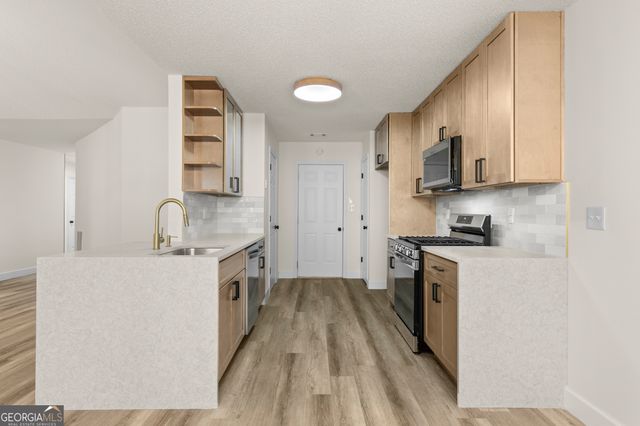 6604 Chesepeake Trail, Rex, GA 30273