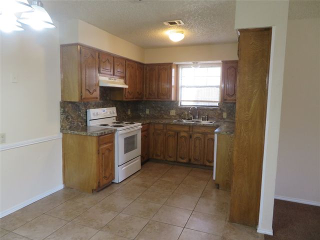 443 Warbler Drive, Desoto, TX 75115