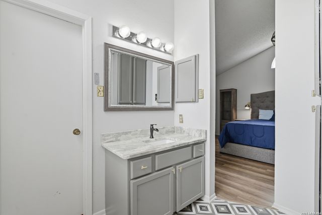 11311 Sir Winston St Apt 806, San Antonio, TX 78216