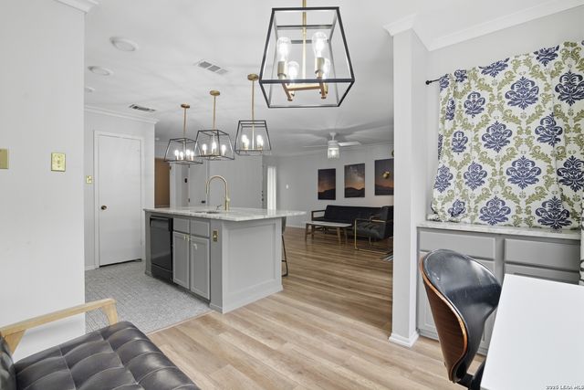11311 Sir Winston St Apt 806, San Antonio, TX 78216