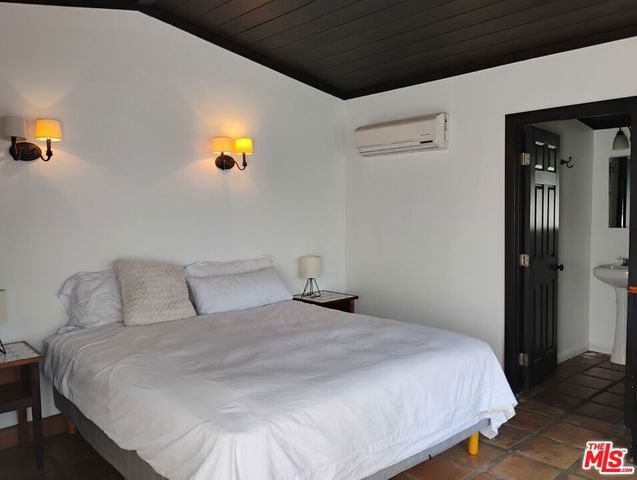 8170 Gould Avenue, Los Angeles, CA 90046