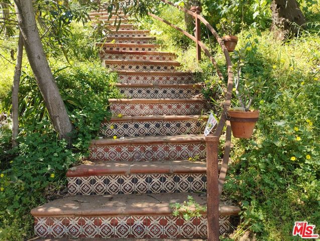 8170 Gould Avenue, Los Angeles, CA 90046