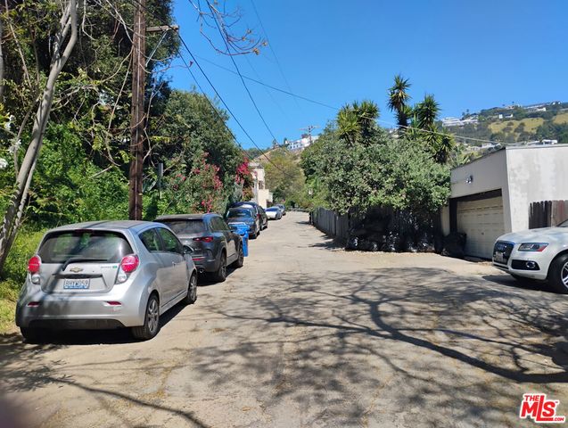 8170 Gould Avenue, Los Angeles, CA 90046