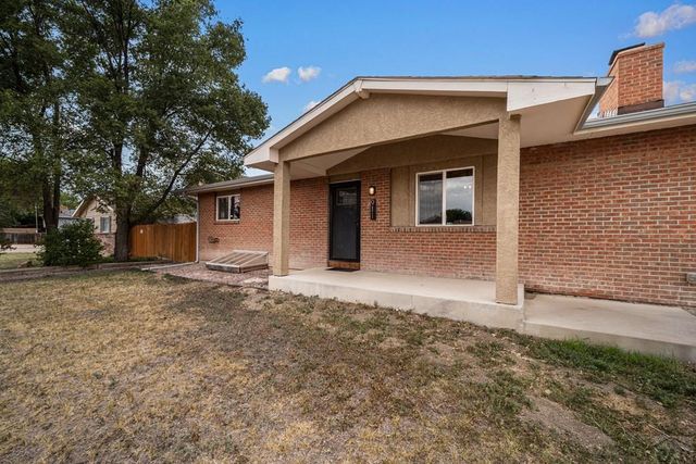 911 Candytuft Blvd, Pueblo, CO 81001