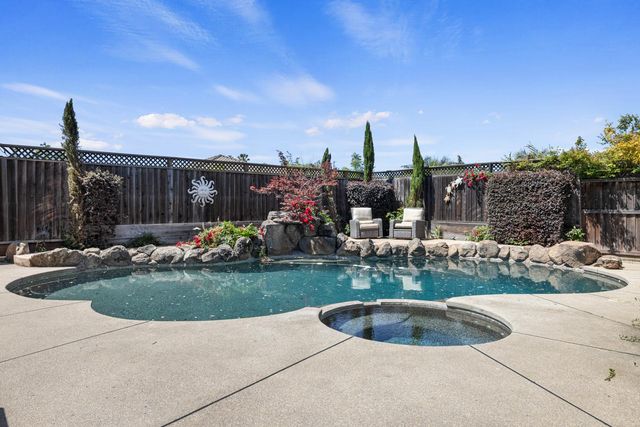2410 Brittany Ct, Lodi, CA 95242