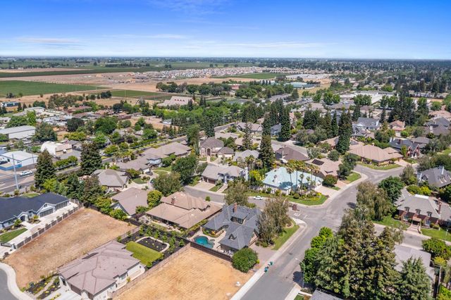 2410 Brittany Ct, Lodi, CA 95242