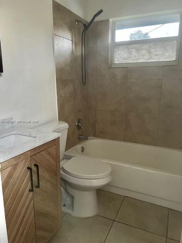 2746 Johnson St w, Hollywood, FL 33020