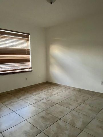 2746 Johnson St w, Hollywood, FL 33020