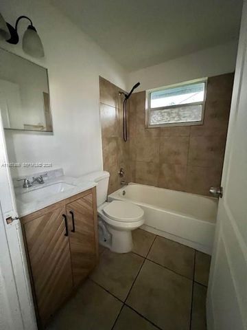 2746 Johnson St w, Hollywood, FL 33020