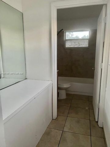 2746 Johnson St w, Hollywood, FL 33020