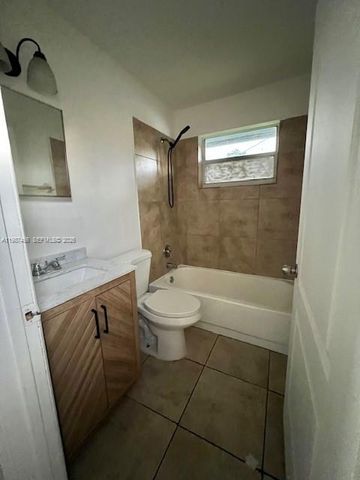 2746 Johnson St w, Hollywood, FL 33020