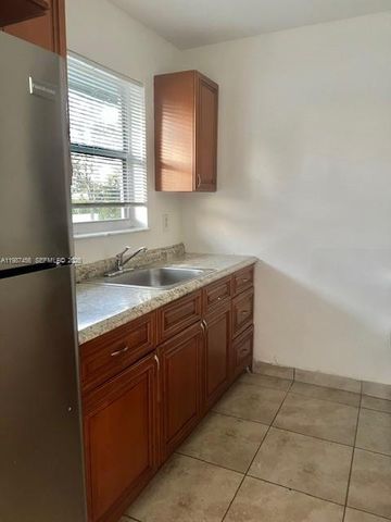 2746 Johnson St w, Hollywood, FL 33020