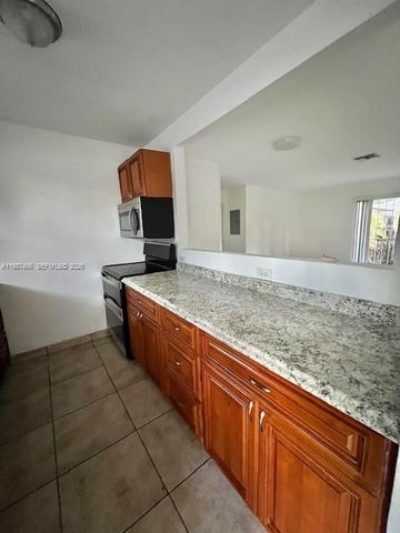 2746 Johnson St w, Hollywood, FL 33020