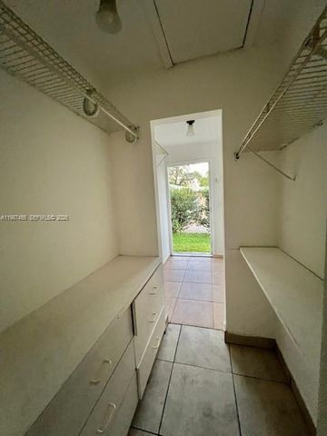 2746 Johnson St w, Hollywood, FL 33020