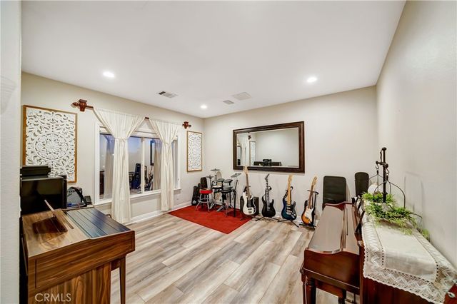 8739 W Avenue C8, Lancaster, CA 93536
