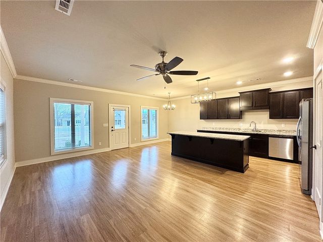 812 NE Heights Lane, Bentonville, AR 72712