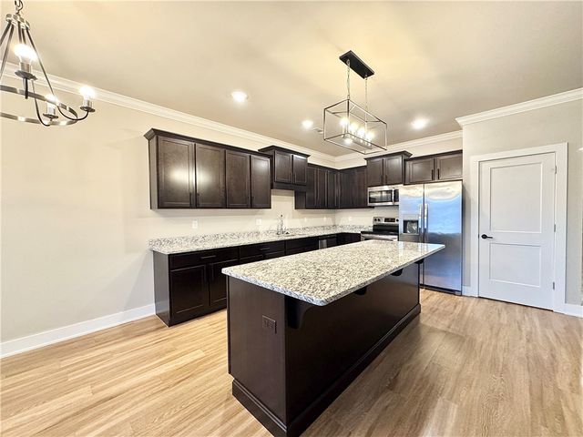 812 NE Heights Lane, Bentonville, AR 72712