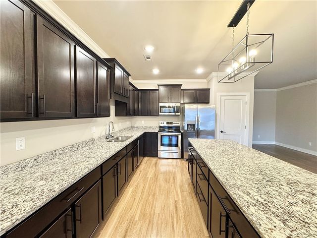 812 NE Heights Lane, Bentonville, AR 72712