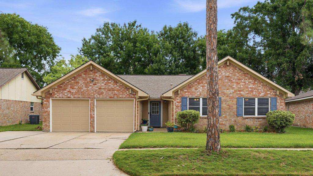 2022 Arcadia Drive, Sugar Land, TX 77498