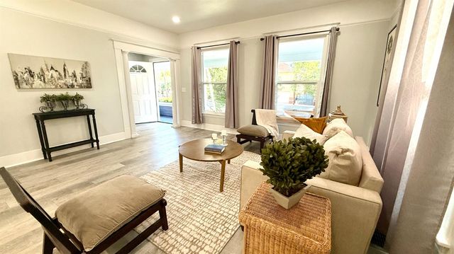 228 W Willow St, Stockton, CA 95203