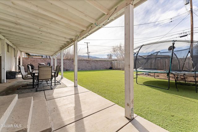 817 Oakwood Street, Tehachapi, CA 93561