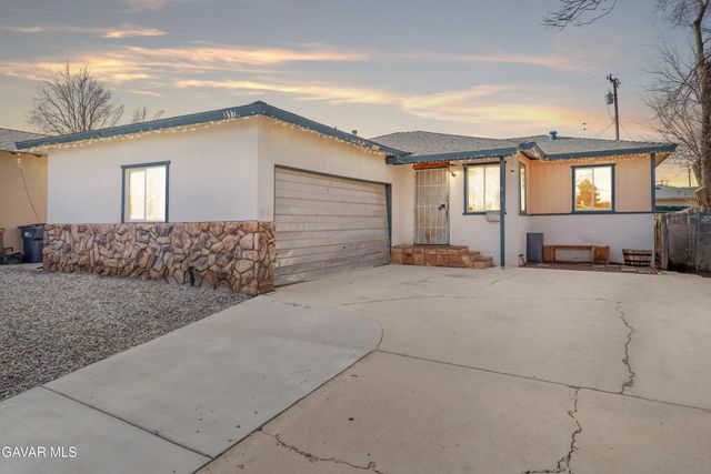 817 Oakwood Street, Tehachapi, CA 93561