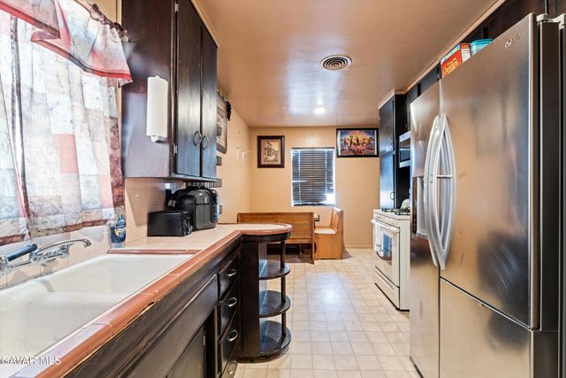 817 Oakwood Street, Tehachapi, CA 93561