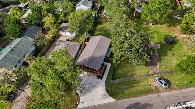 3802 Bayshore Drive, Bacliff, TX 77518