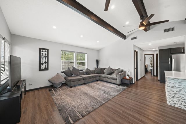 3802 Bayshore Drive, Bacliff, TX 77518