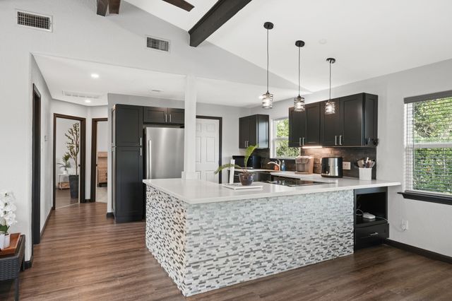 3802 Bayshore Drive, Bacliff, TX 77518