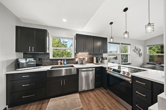 3802 Bayshore Drive, Bacliff, TX 77518